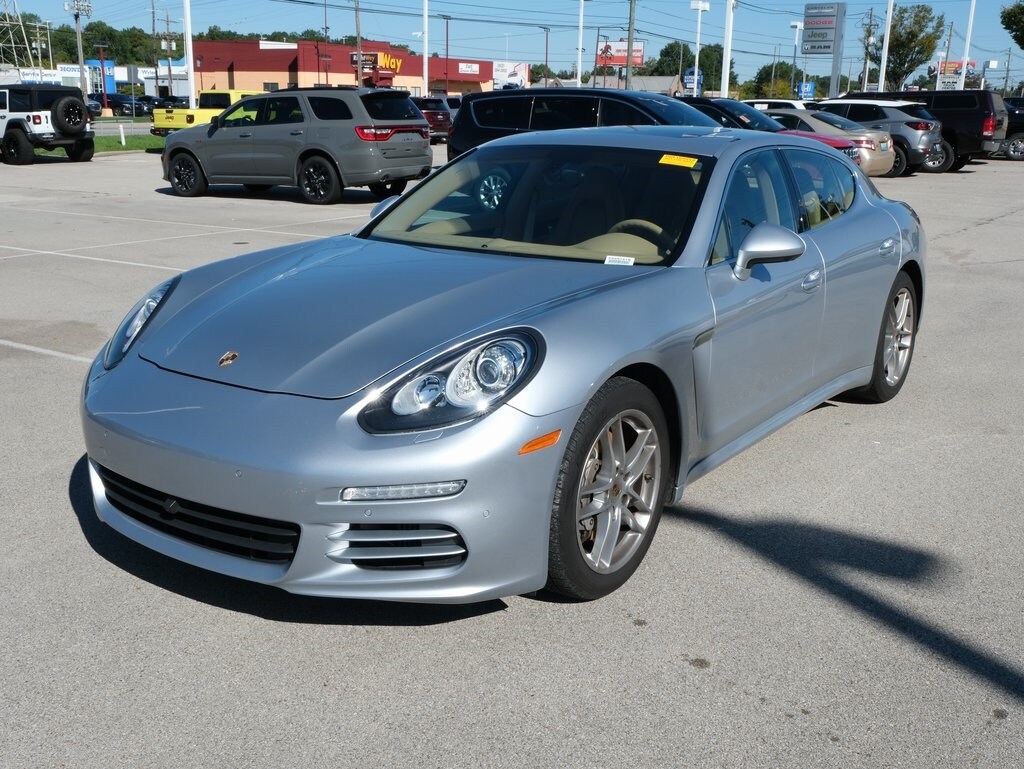 2015 Porsche Panamera 4S photo 2