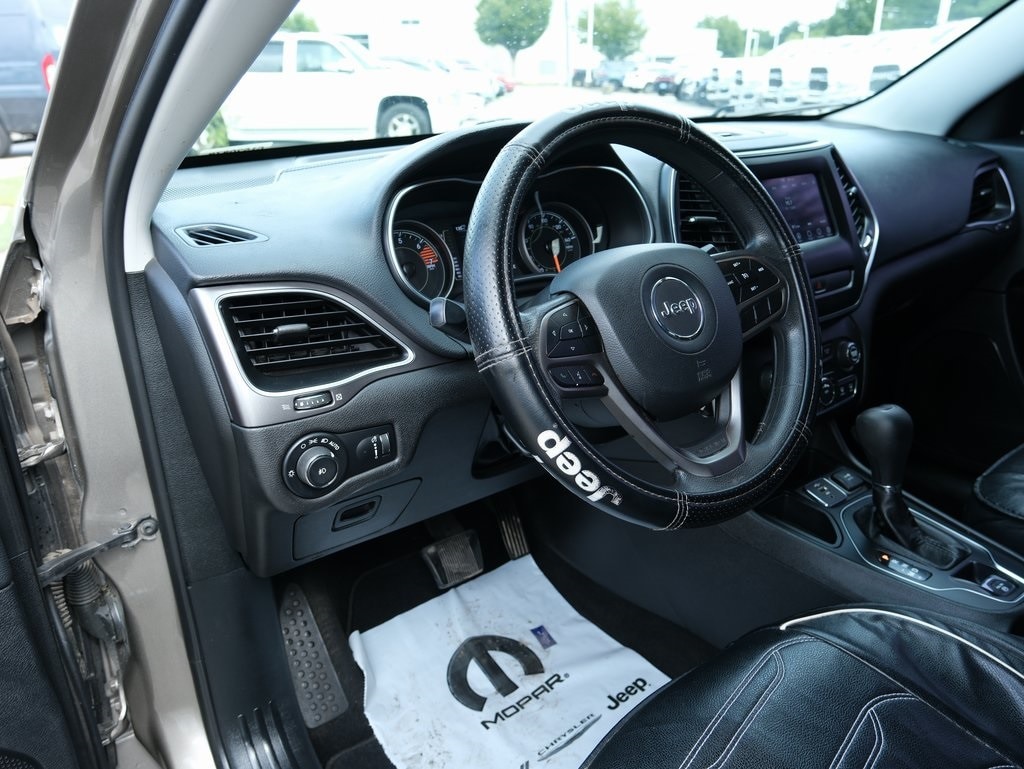 Used 2019 Jeep Cherokee Latitude FWD SUV