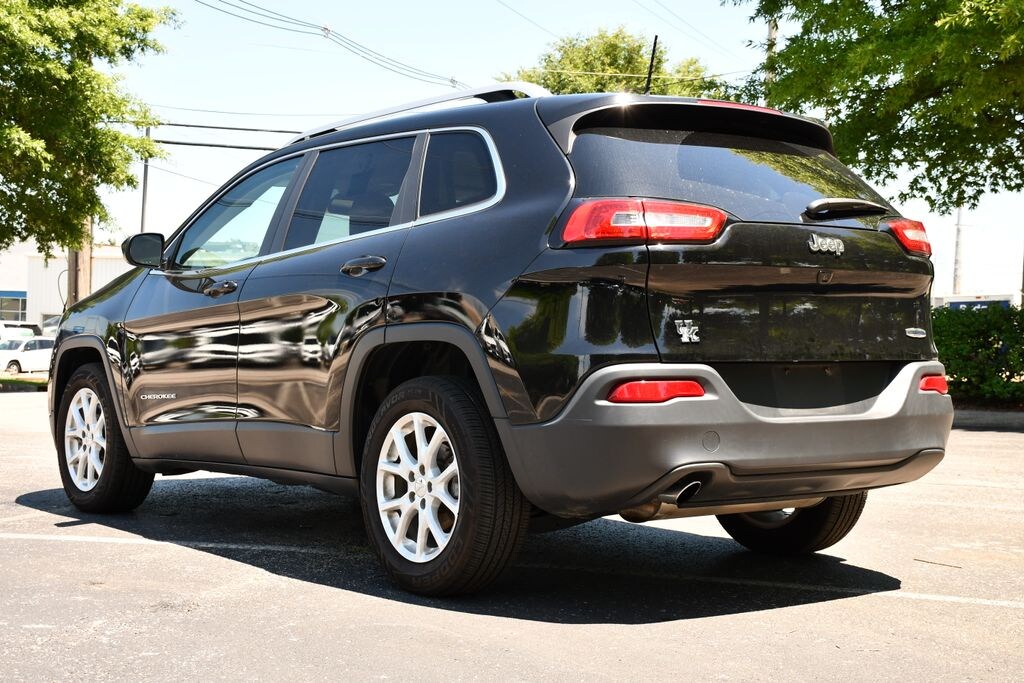 Used 2017 Jeep Cherokee Latitude FWD SUV