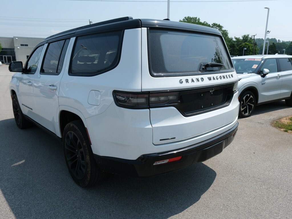2023 Jeep Grand Wagoneer II photo 3
