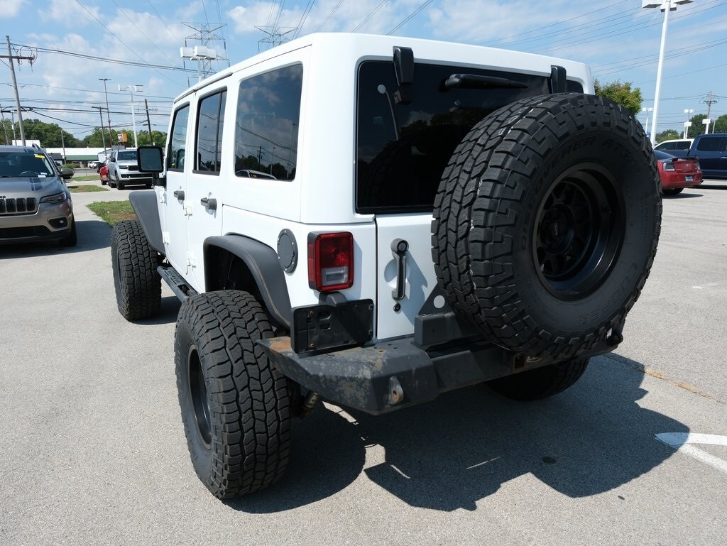 2016 Jeep Wrangler Unlimited Rubicon photo 3