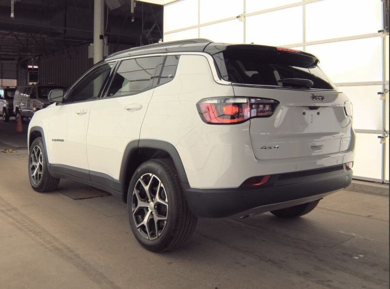 2024 Jeep Compass Limited photo 2