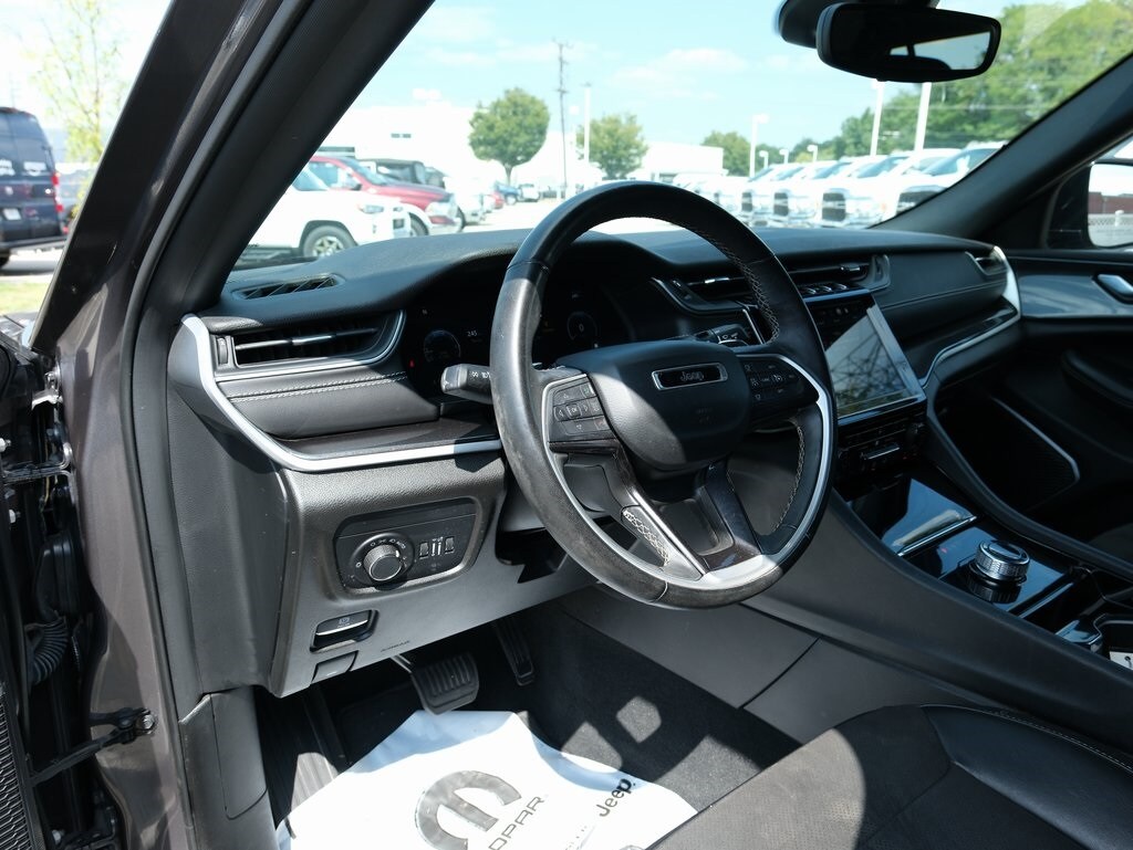2022 Jeep Grand Cherokee Laredo photo 2