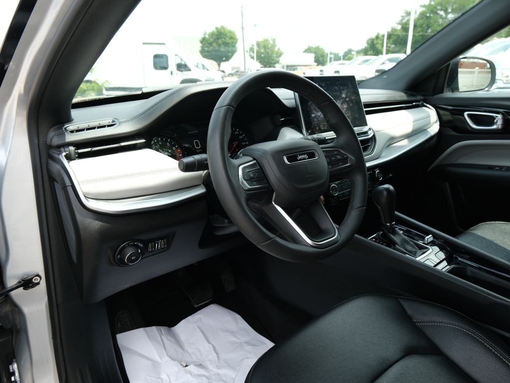 Used 2025 Jeep Compass Limited SUV