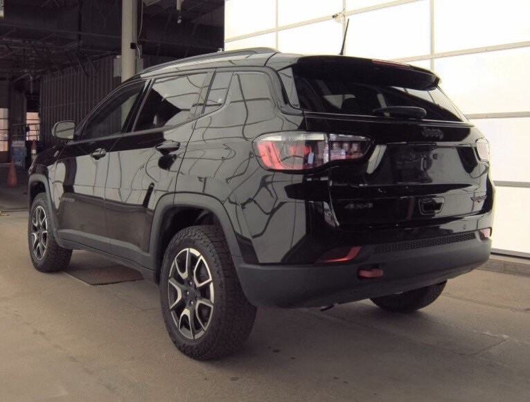 2024 Jeep Compass Trailhawk photo 2
