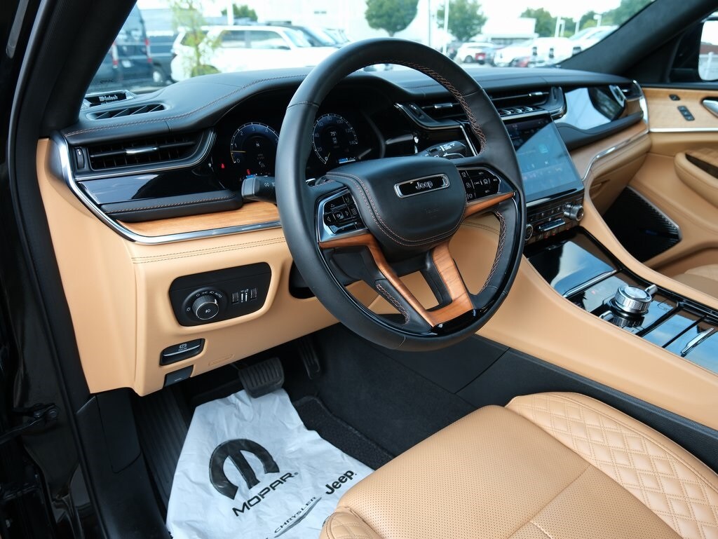 2024 Jeep Grand Cherokee L Summit photo 2