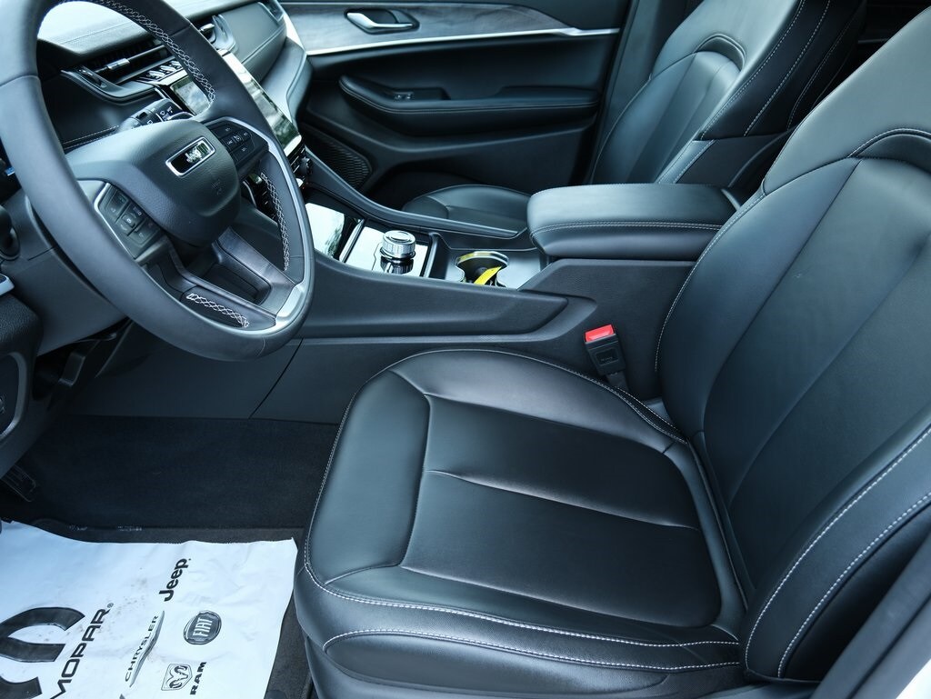 2024 Jeep Grand Cherokee Limited photo 4