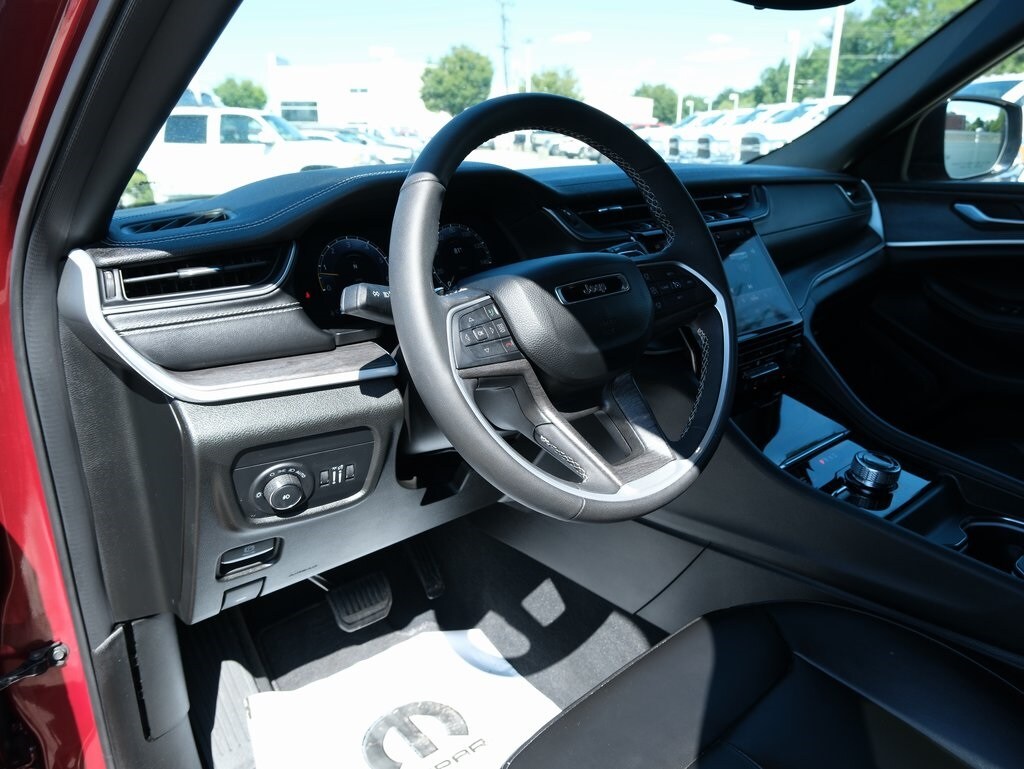 2024 Jeep Grand Cherokee Limited photo 2