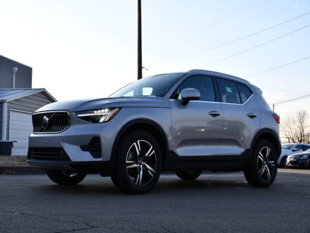Used 2025 Volvo XC40 B5 Core Bright Theme SUV