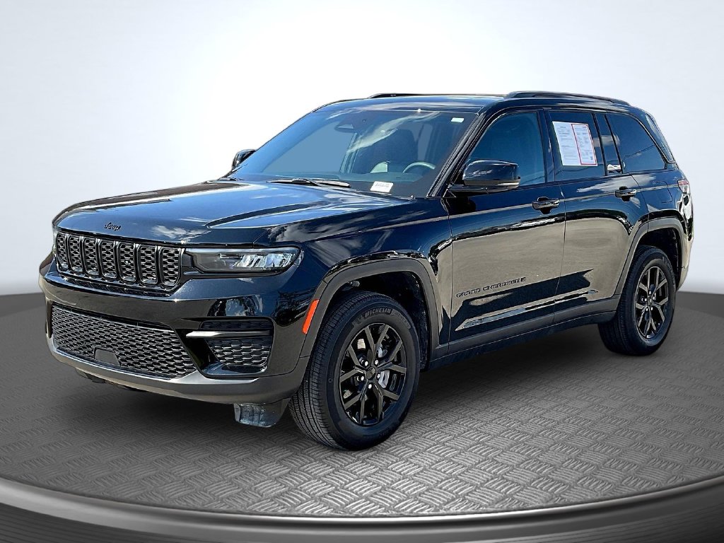 Used 2025 Jeep Grand Cherokee Laredo SUV