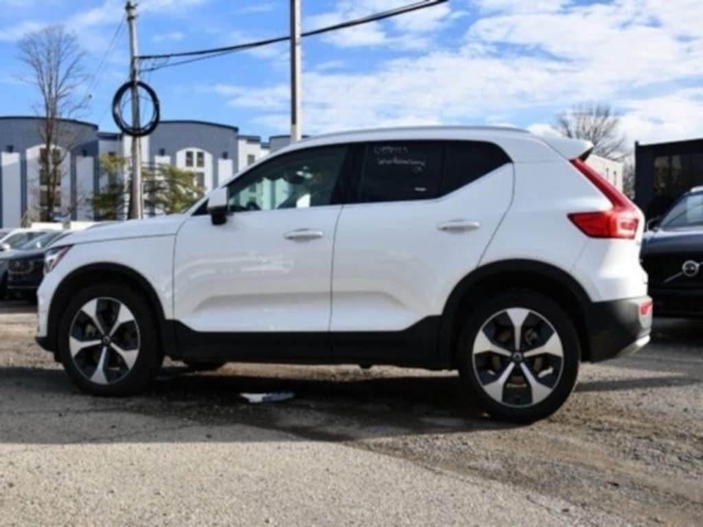 Used 2025 Volvo XC40 B5 Plus Bright Theme SUV