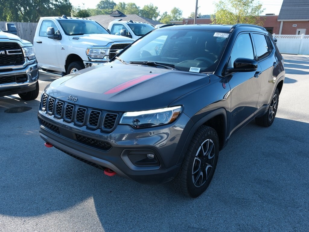 2024 Jeep Compass Trailhawk photo 2
