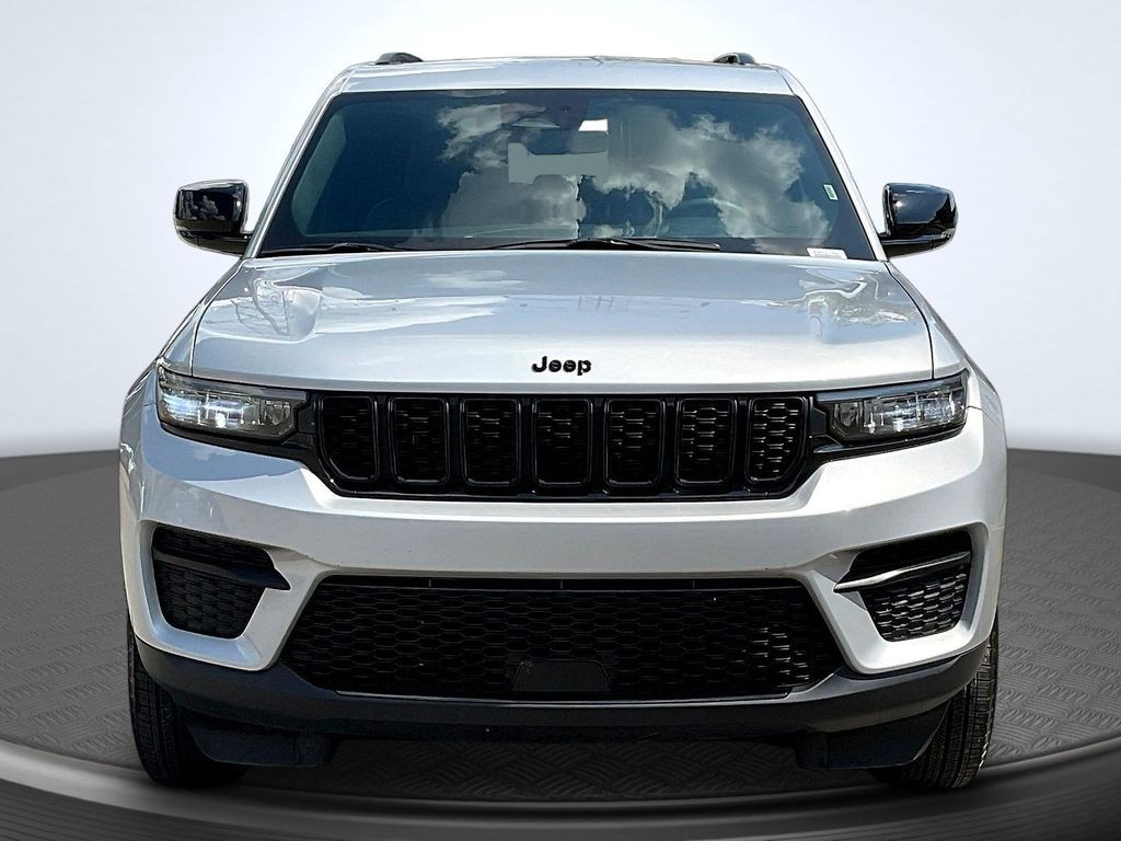 Used 2025 Jeep Grand Cherokee Laredo SUV