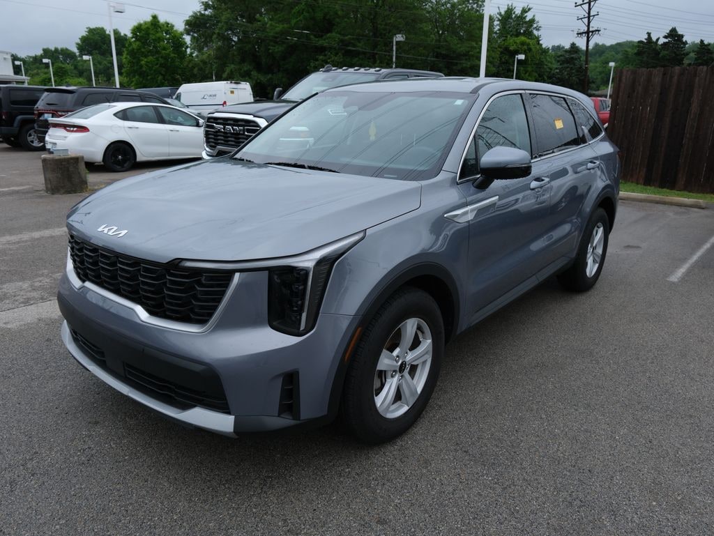 Used 2025 Kia Sorento LX SUV