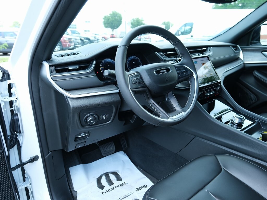 2024 Jeep Grand Cherokee Limited photo 2