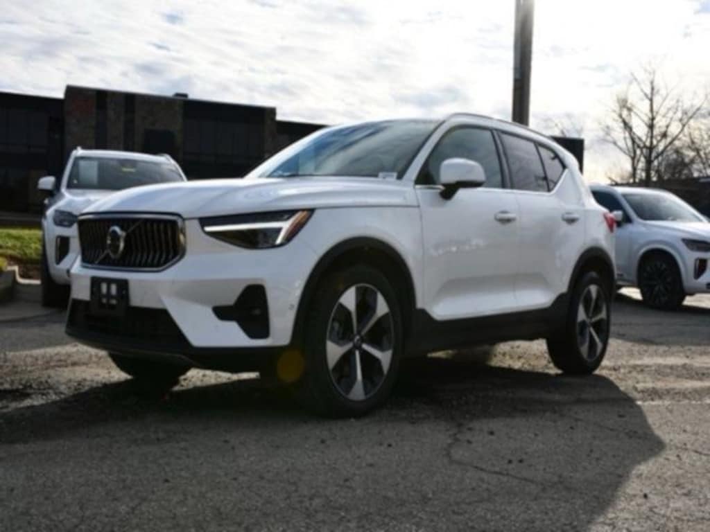 Used 2025 Volvo XC40 B5 Plus Bright Theme SUV