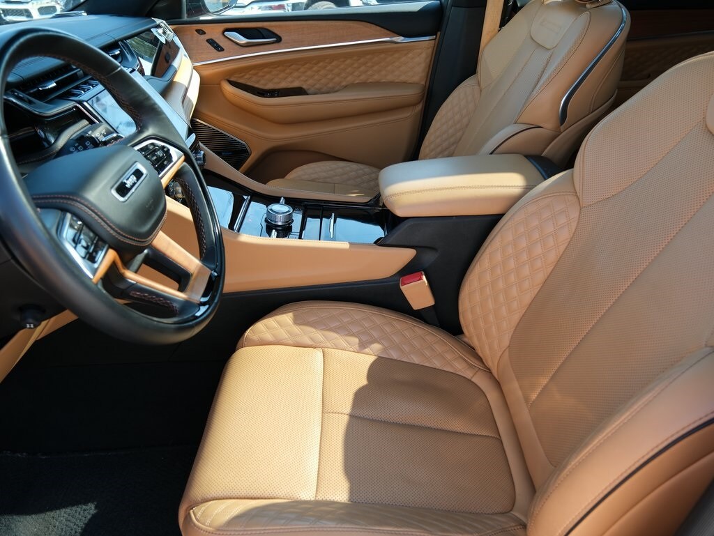 2024 Jeep Grand Cherokee L Summit photo 4