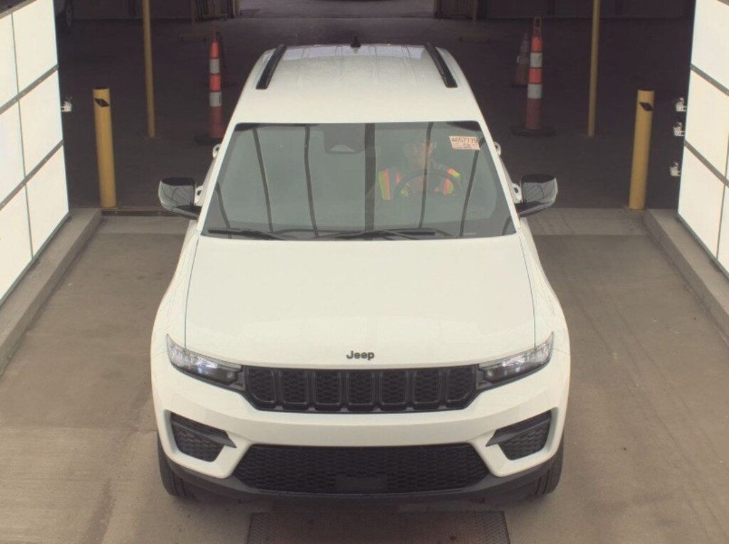 Used 2024 Jeep Grand Cherokee Laredo SUV