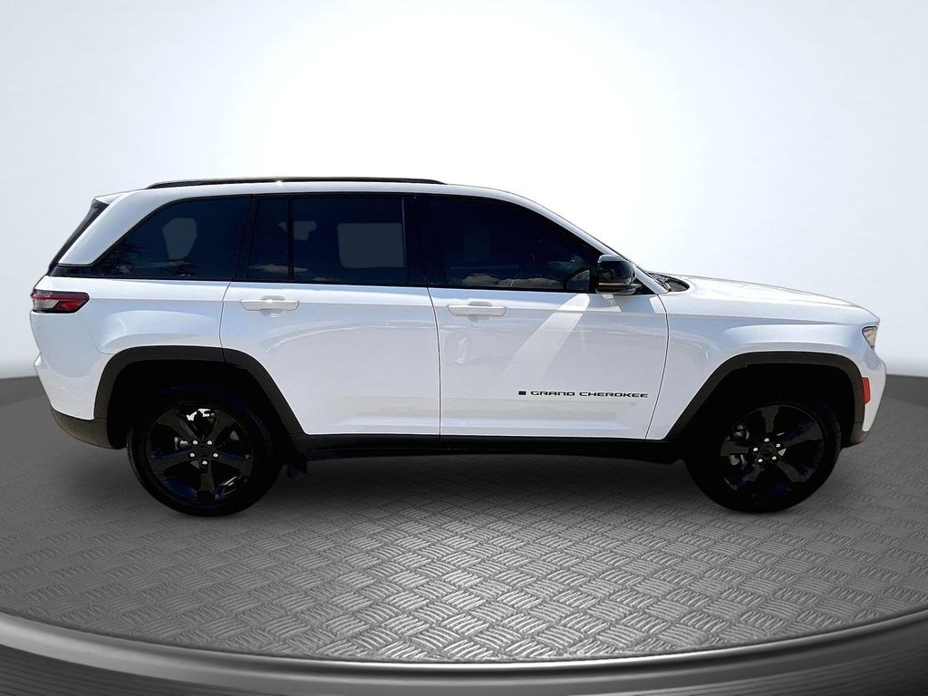Used 2022 Jeep Grand Cherokee Laredo SUV
