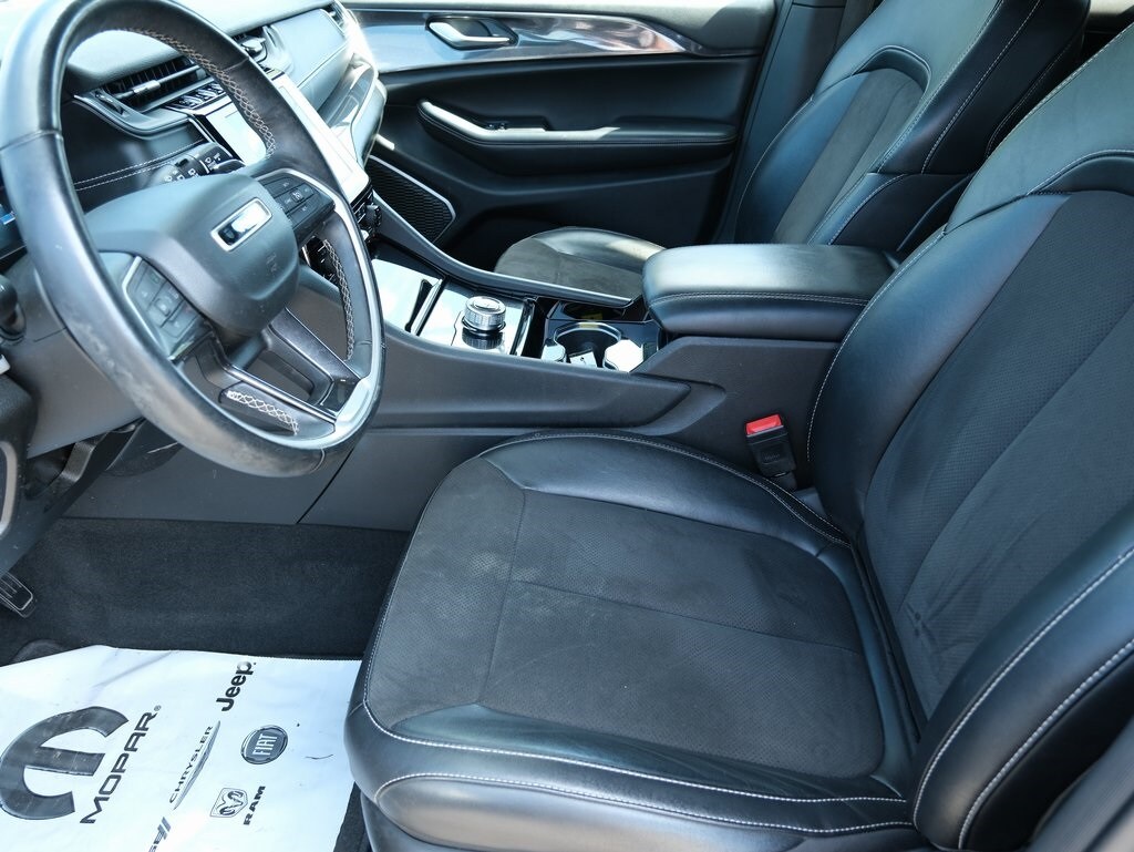 2022 Jeep Grand Cherokee Laredo photo 4
