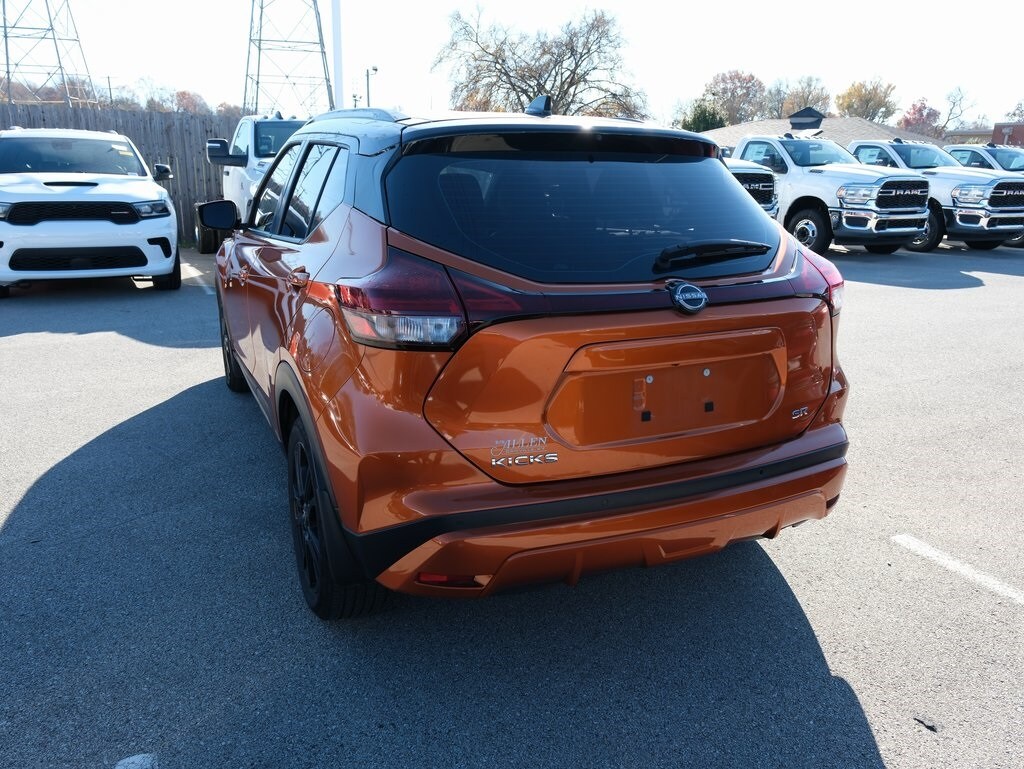 2023 Nissan Kicks SR photo 3