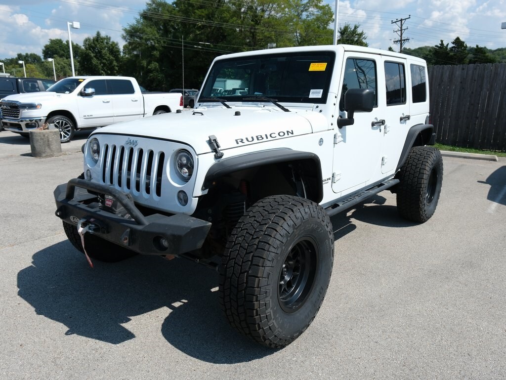 2016 Jeep Wrangler Unlimited Rubicon photo 2