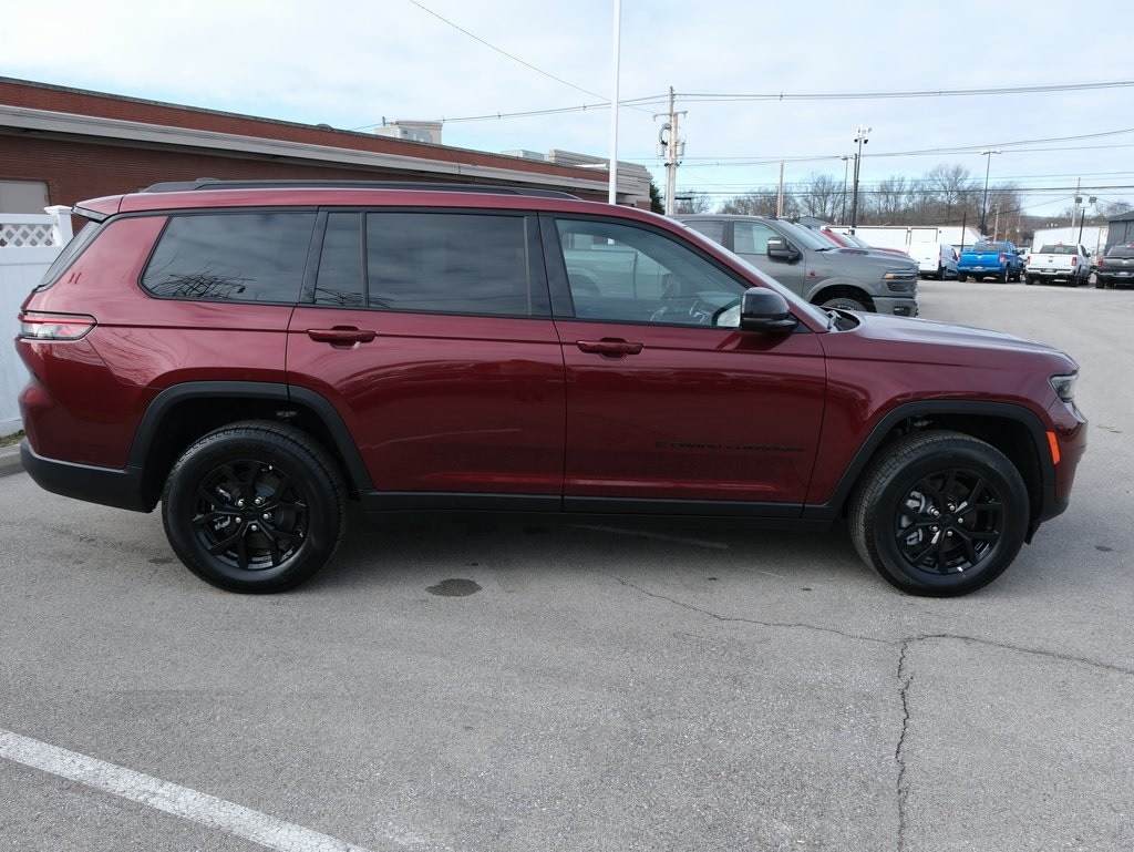 Used 2025 Jeep Grand Cherokee L Laredo SUV