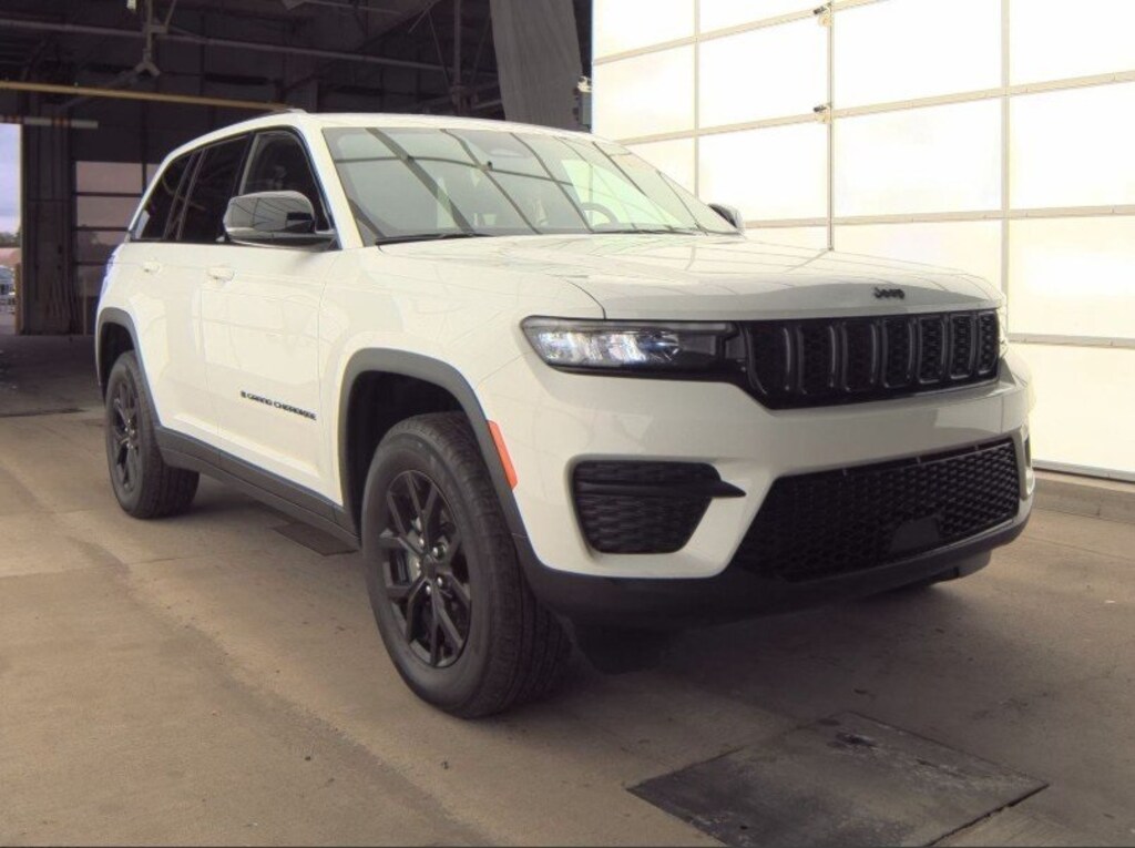 Used 2024 Jeep Grand Cherokee Laredo SUV