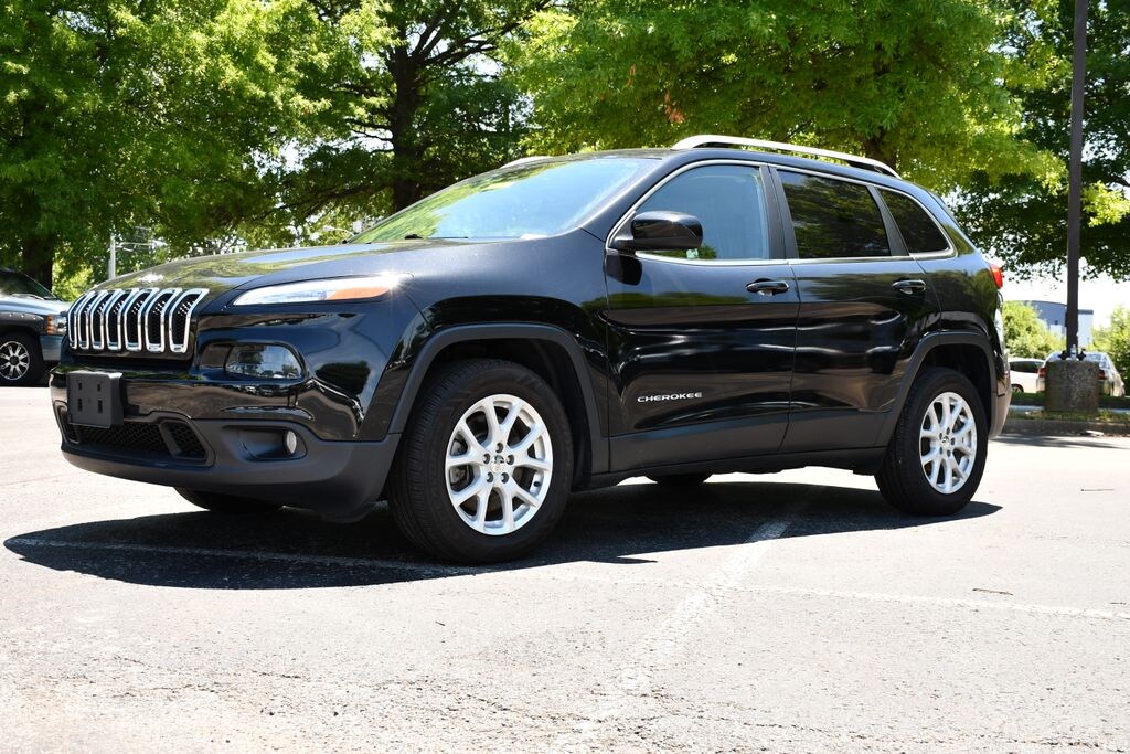 Used 2017 Jeep Cherokee Latitude FWD SUV