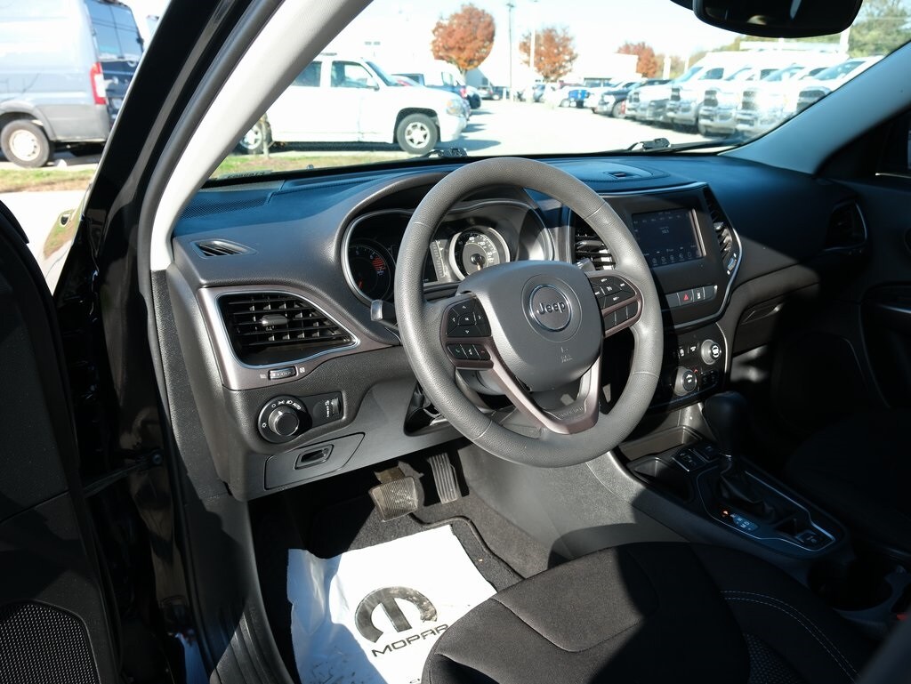 2021 Jeep Cherokee Latitude photo 2