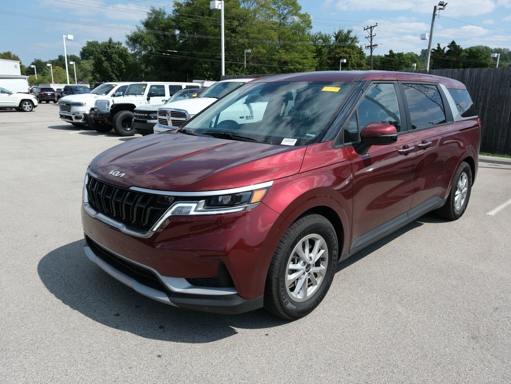 2024 Kia Carnival LX photo 2