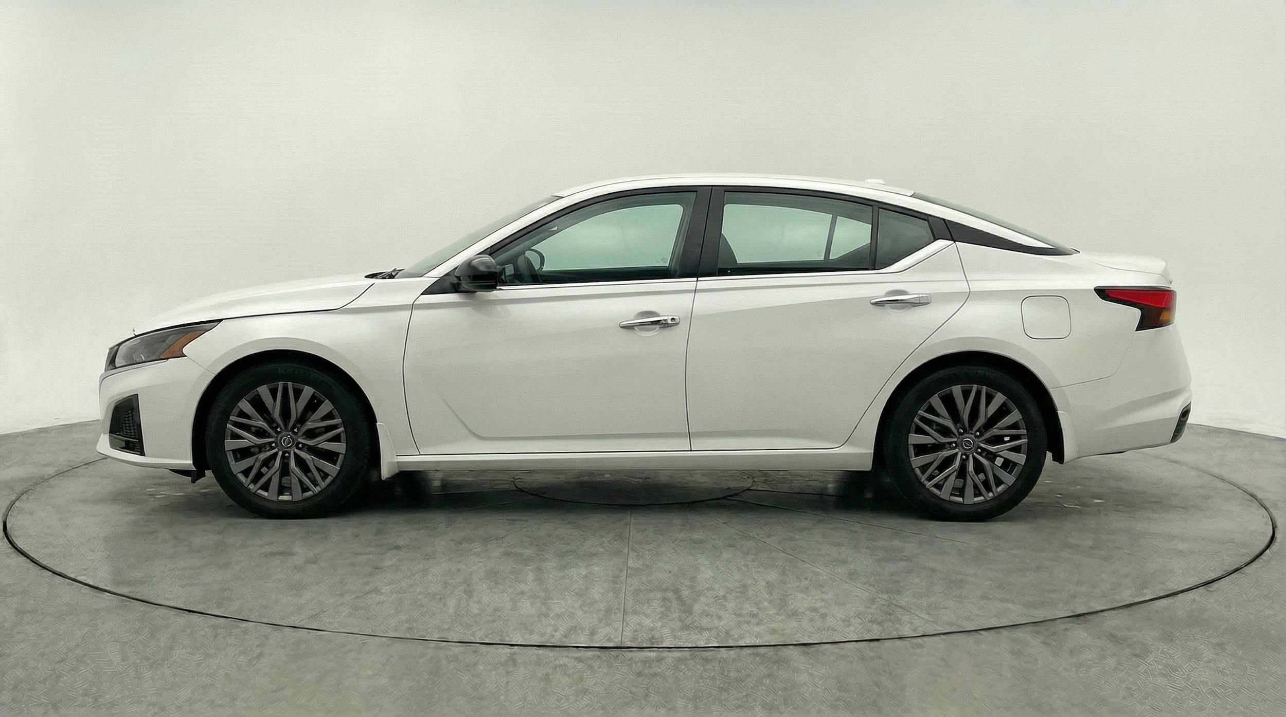 Thumbnail: 2025 Nissan Altima - 4