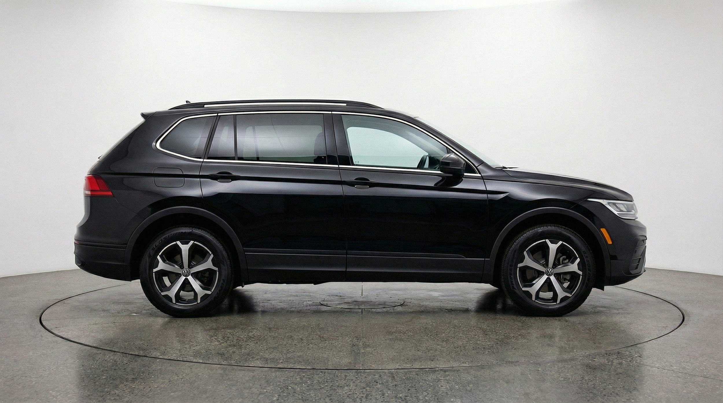 Thumbnail: 2026 Volkswagen Tiguan - 11
