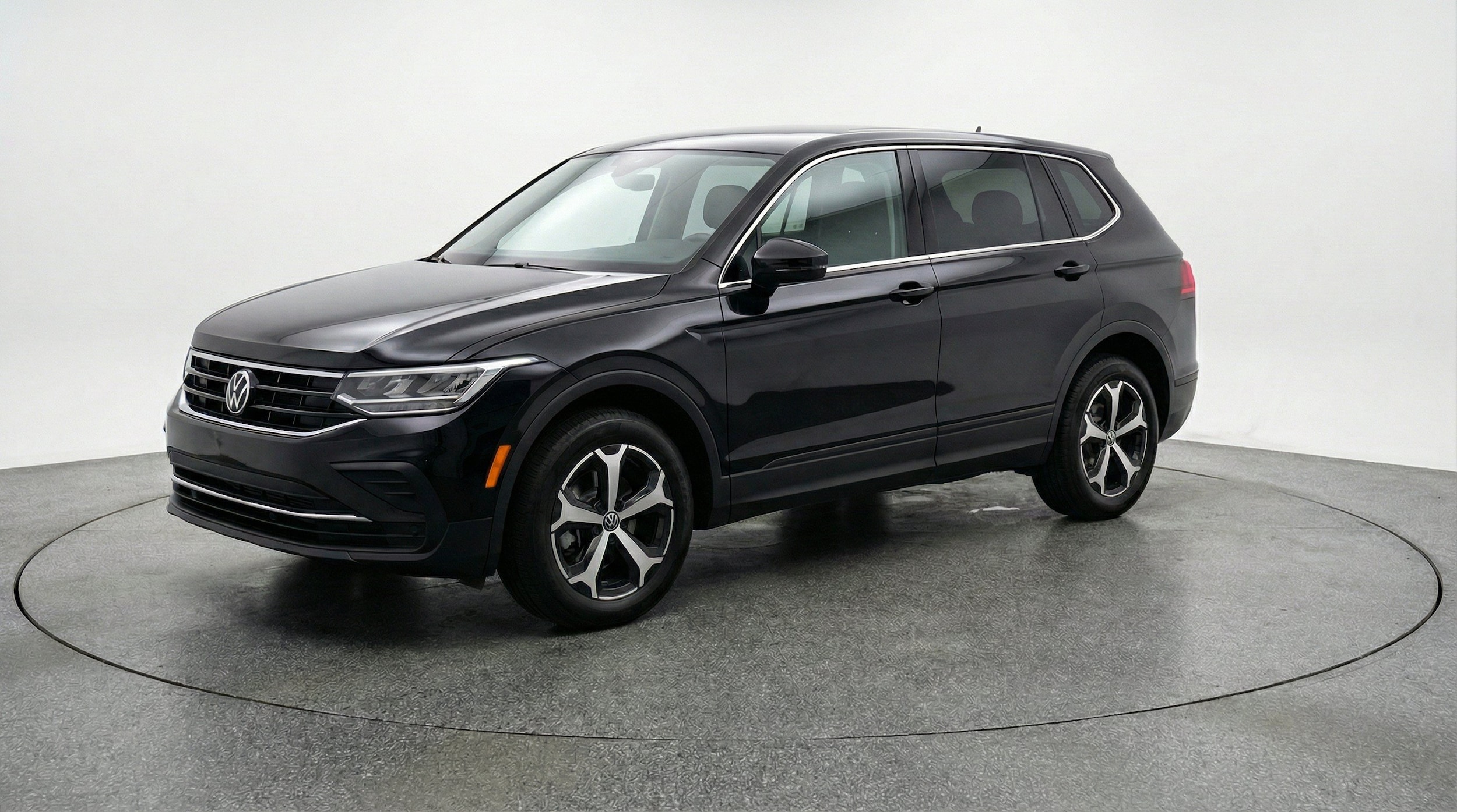 Thumbnail: 2026 Volkswagen Tiguan - 3