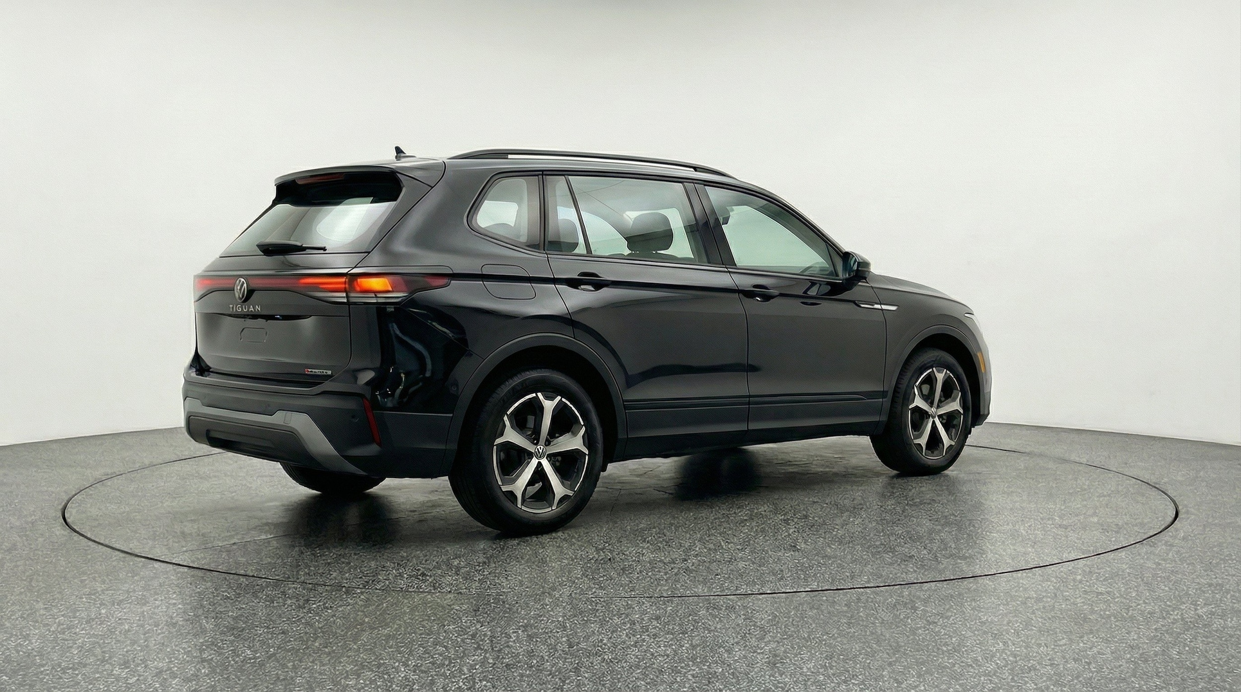 Thumbnail: 2026 Volkswagen Tiguan - 9