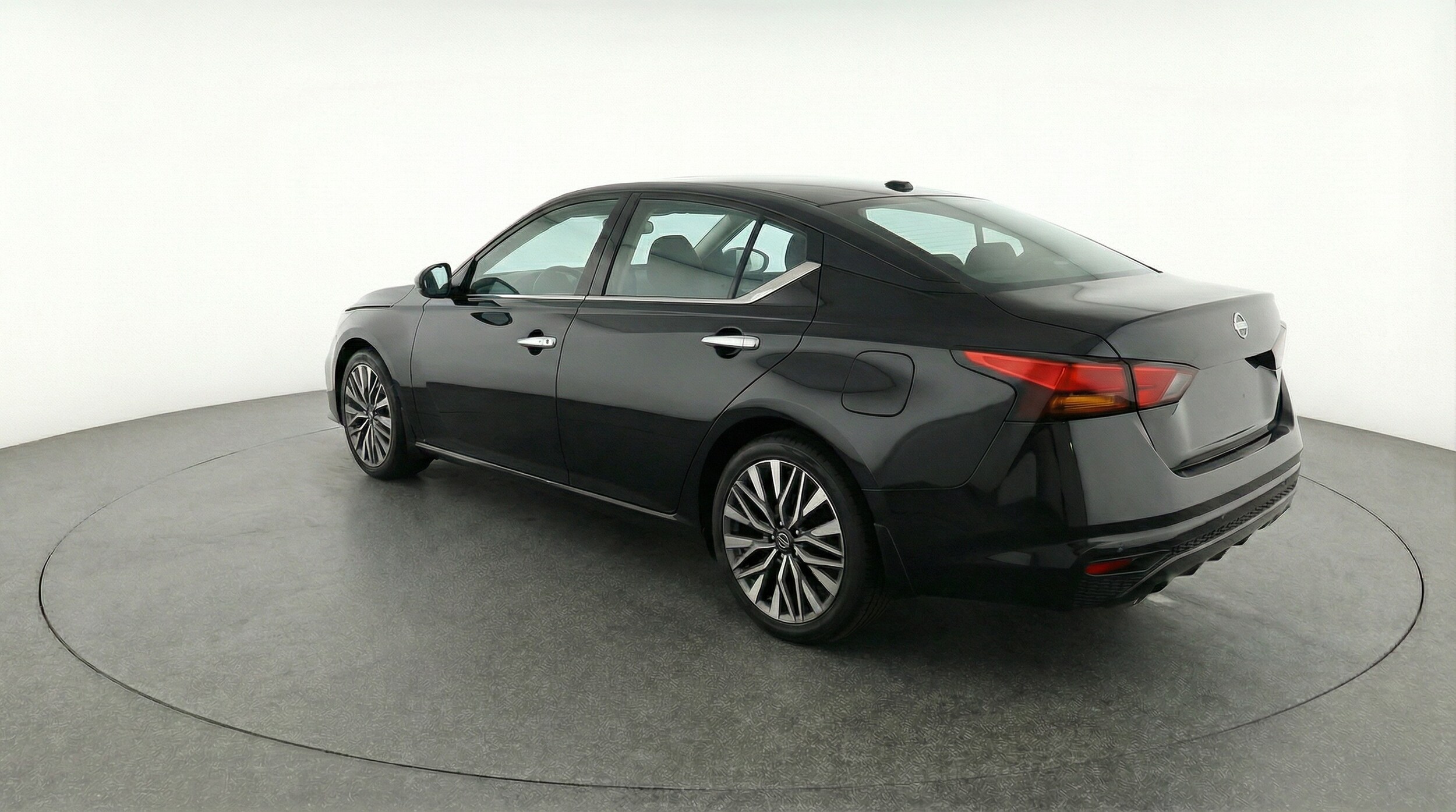 Thumbnail: 2025 Nissan Altima - 5