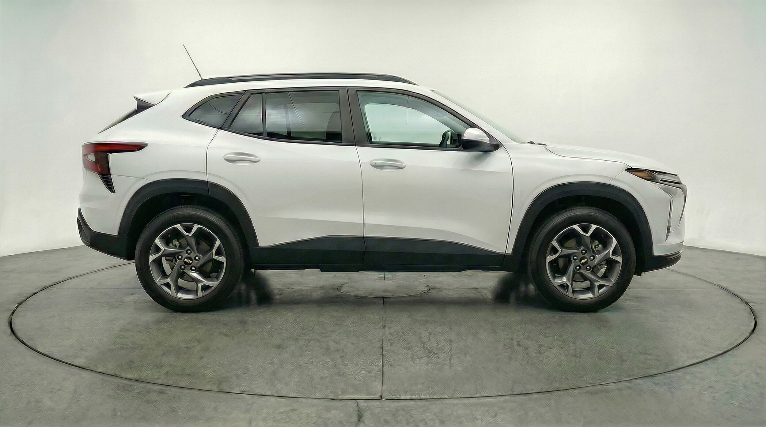 Thumbnail: 2025 Chevrolet Trax - 8