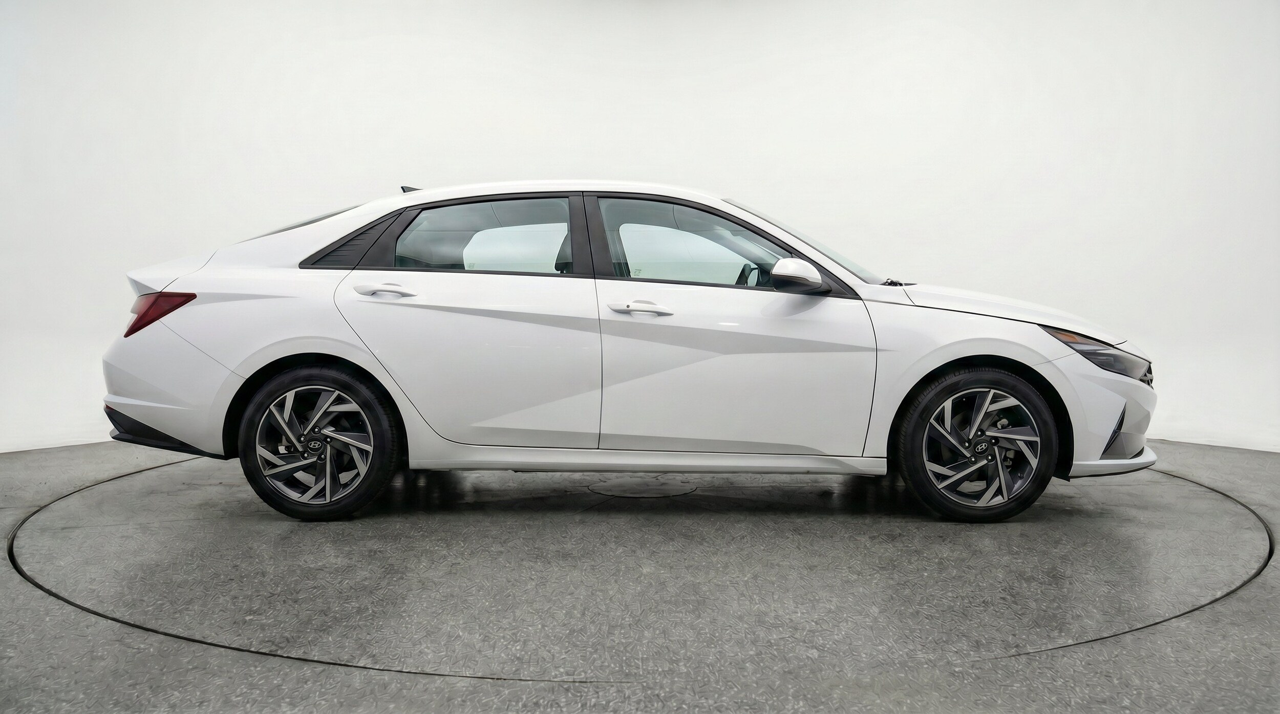 Thumbnail: 2025 Hyundai Elantra - 9