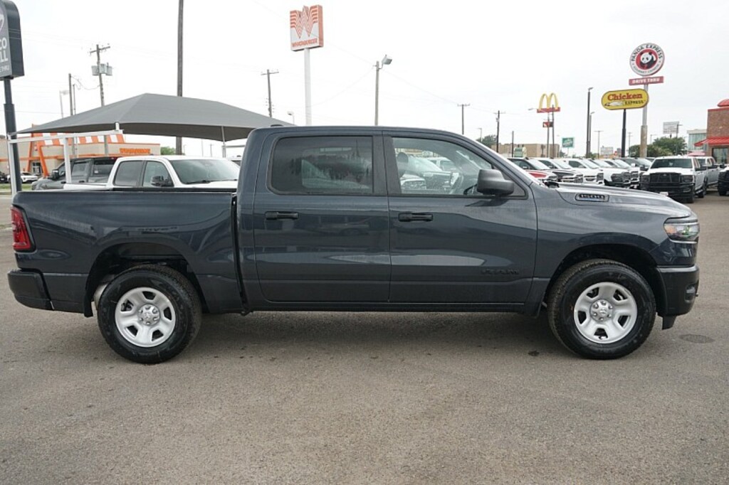New 2026 Ram 1500 TRADESMAN CREW CAB 4X4 5'7 BOX Pickup