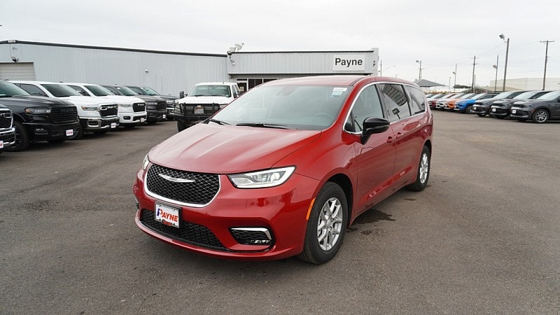 2026 Chrysler Pacifica Select's photo