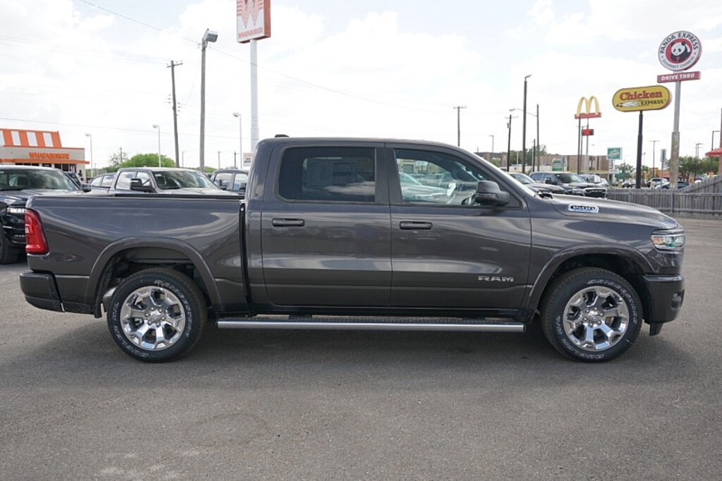 New 2026 Ram 1500 LONE STAR CREW CAB 4X2 5'7 BOX Pickup