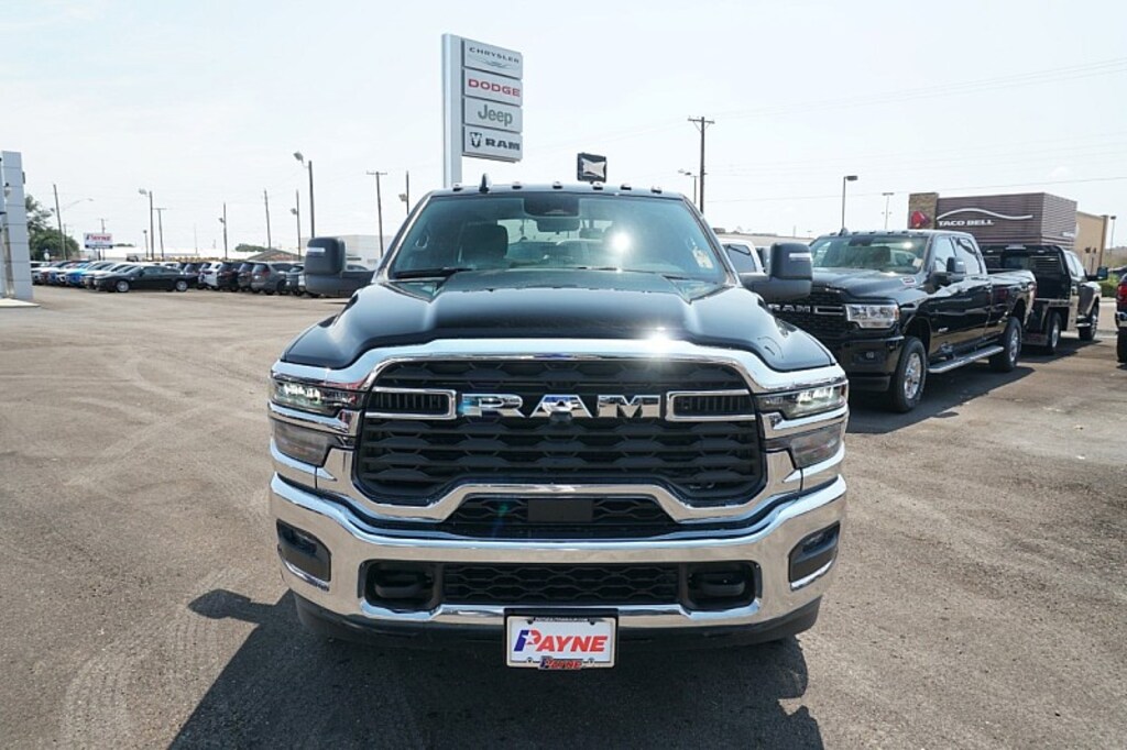 New 2025 Ram 3500 Chassis Cab 3500 TRADESMAN CREW CAB CHASSIS 4X4 60' CA Pickup