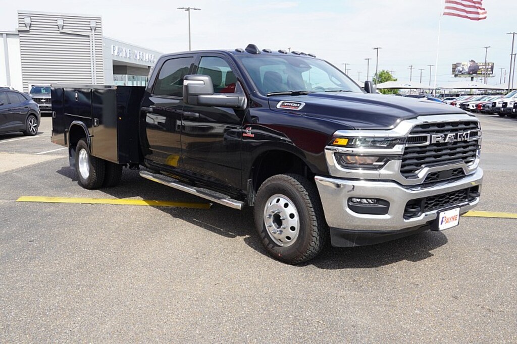 New 2025 Ram 3500 Chassis Cab 3500 TRADESMAN CREW CAB CHASSIS 4X4 60' CA Pickup