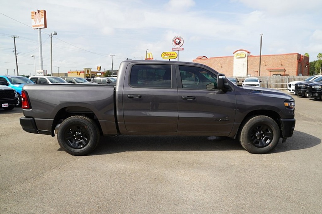 New 2026 Ram 1500 TRADESMAN CREW CAB 4X2 5'7 BOX Pickup