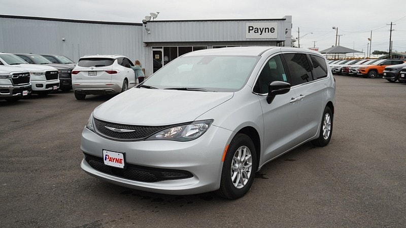 2026 Chrysler Voyager LX's photo