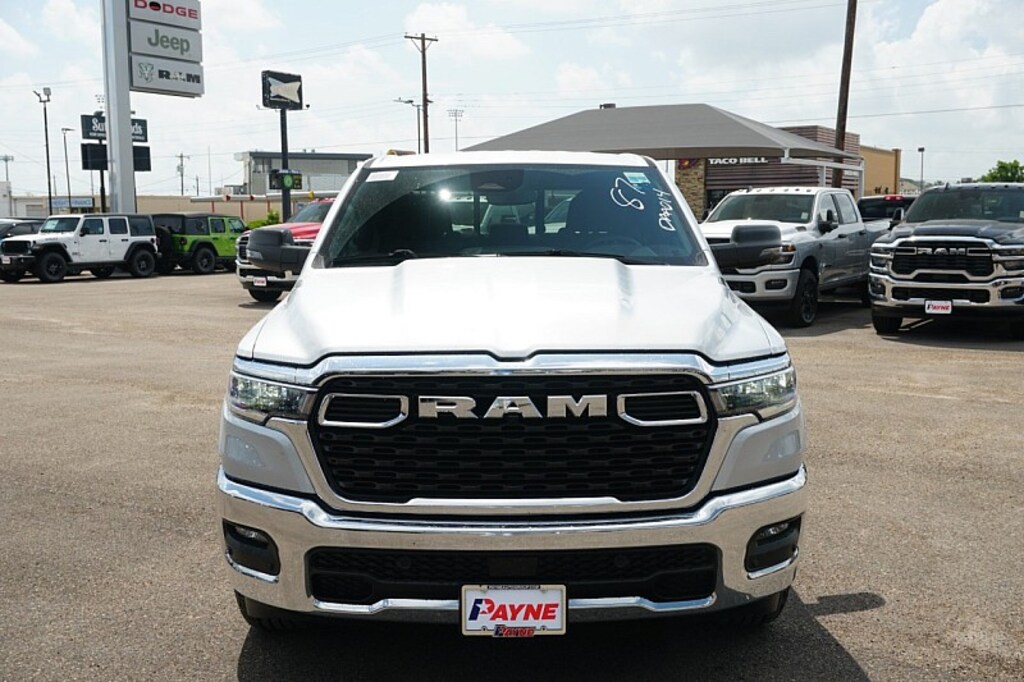 New 2026 Ram 1500 LONE STAR CREW CAB 4X2 5'7 BOX Pickup