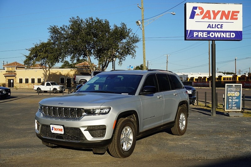 2023 Jeep Grand Cherokee Laredo's photo