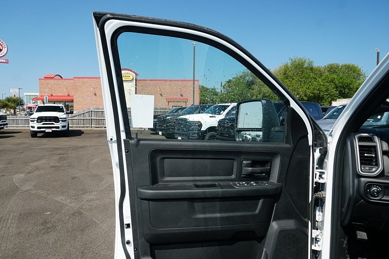2025 RAM 3500 Chassis Tradesman - Photo 15