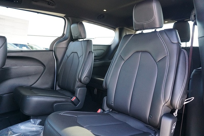 2026 Chrysler Pacifica Select - Photo 14