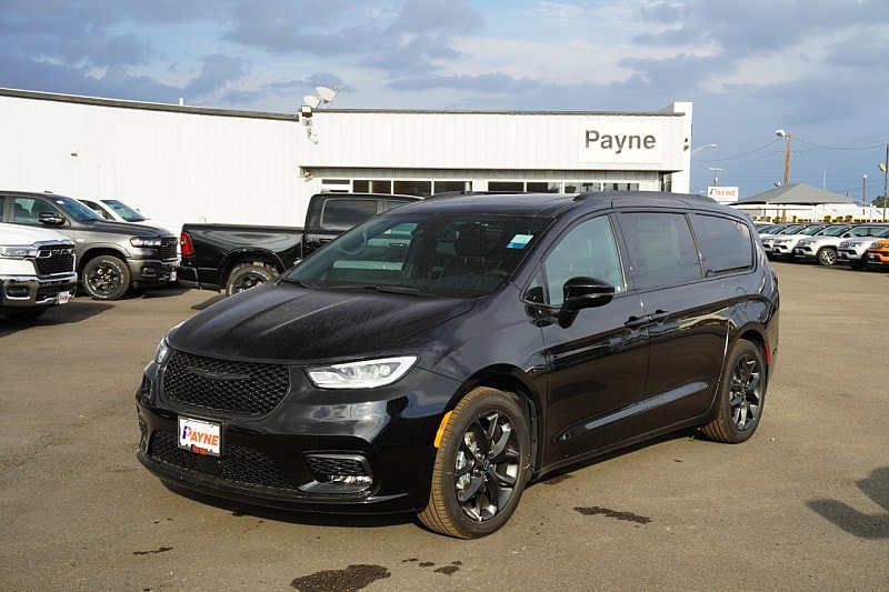 2026 Chrysler Pacifica Limited's photo